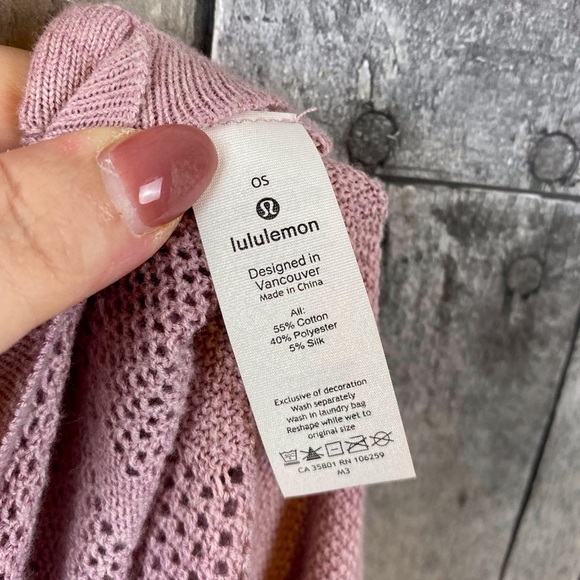 Lululemon Find Your Light Wrap in Heathered Vintage Mauve One Size. - Picture 10 of 16